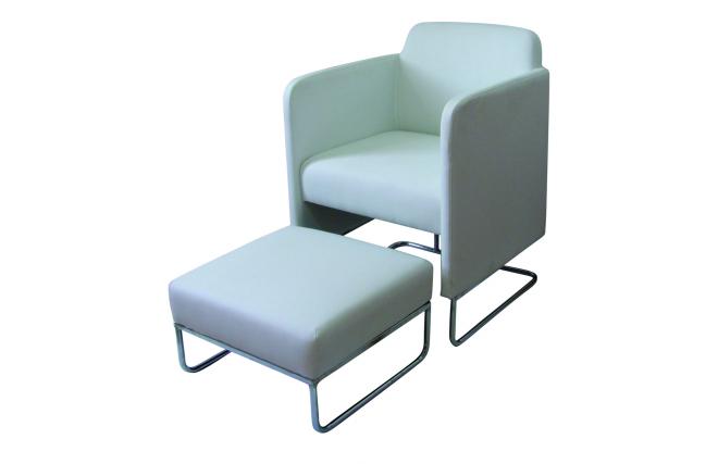 Fauteuil blanc moderne NOLAN et son repose pieds assorti 