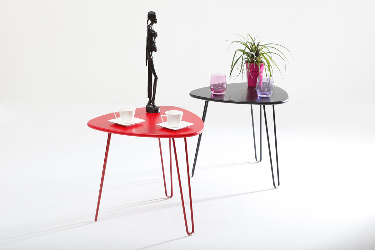 Table d'appoint design rouge LAKEA