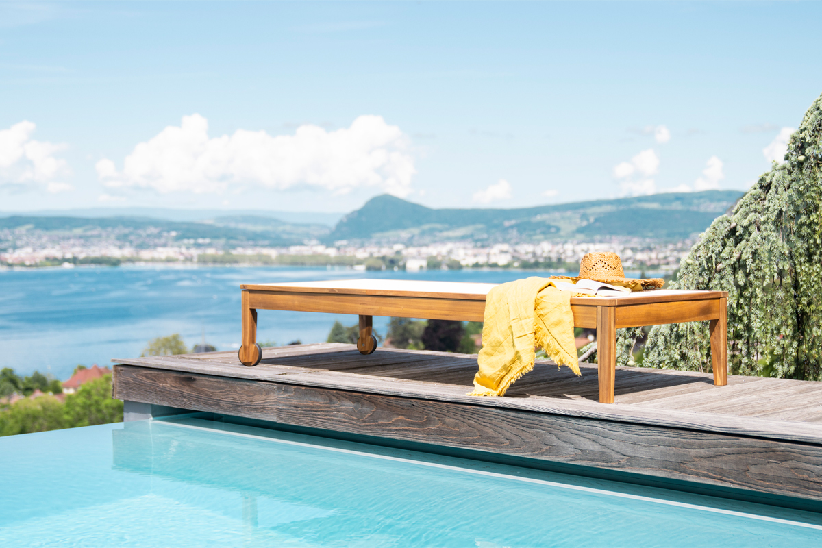 Bains de soleil blanc et bois massif (lot de 2) NAVEEN