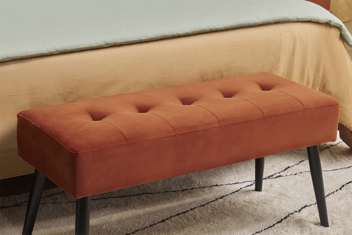 Banc design capitonn en velours terre brle et mtal noir L95 cm GUESTA