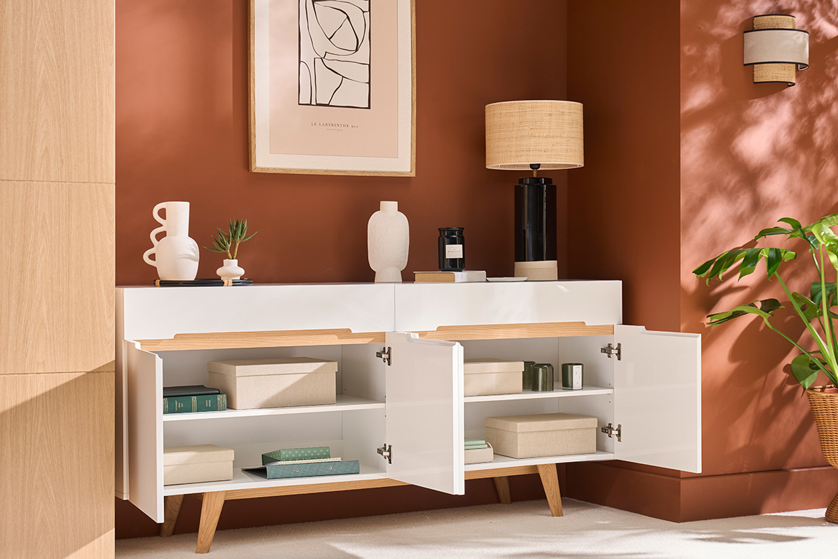 Buffet scandinave blanc brillant et finition bois clair 4 portes 2 tiroirs L180 cm MELKA