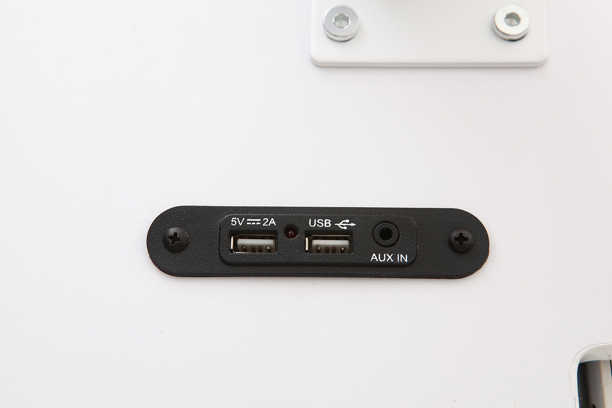 Bureau connect� multim�dia en verre noir et m�tal blanc CLEVER