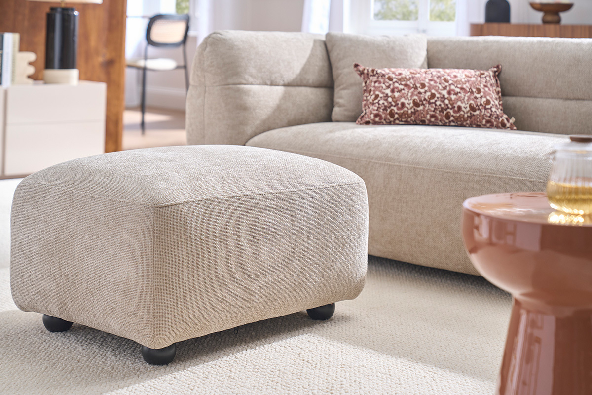 Canap� 3 places et repose pieds en tissu effet velours textur� beige JOYA