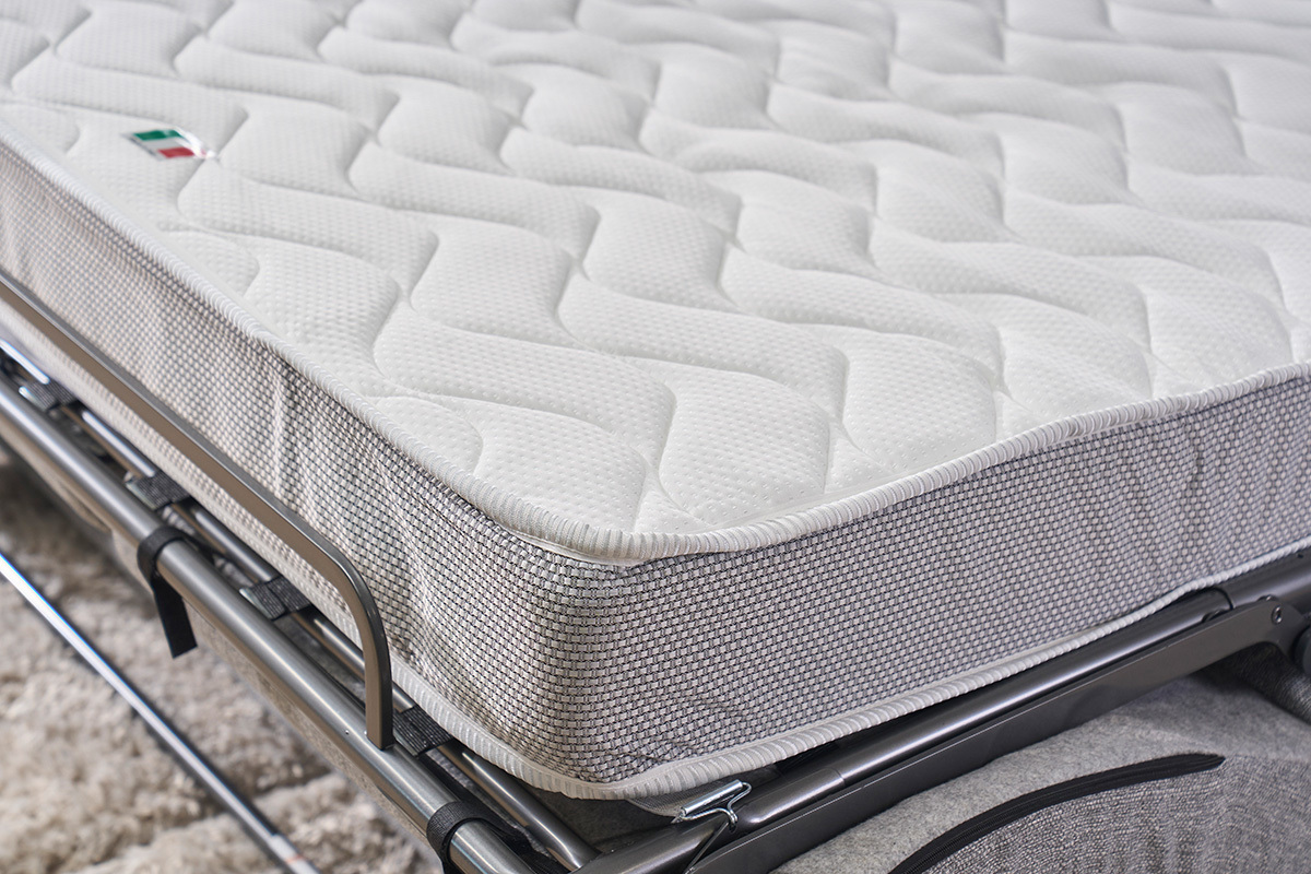 Canap� convertible en tissu gris clair et bois clair avec matelas 18 cm GRAHAM