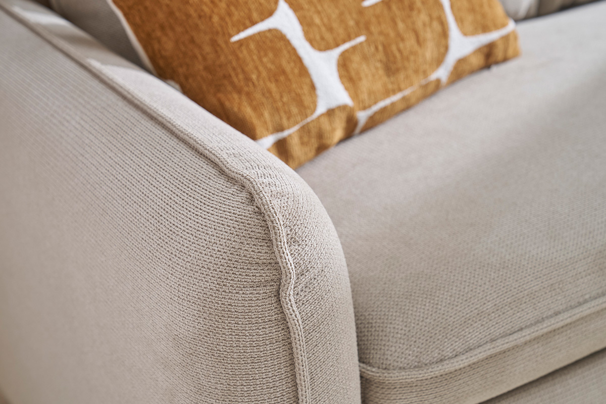 Canap d'angle convertible rversible avec coffre 3 places en tissu effet velours textur beige et bois clair ORSO