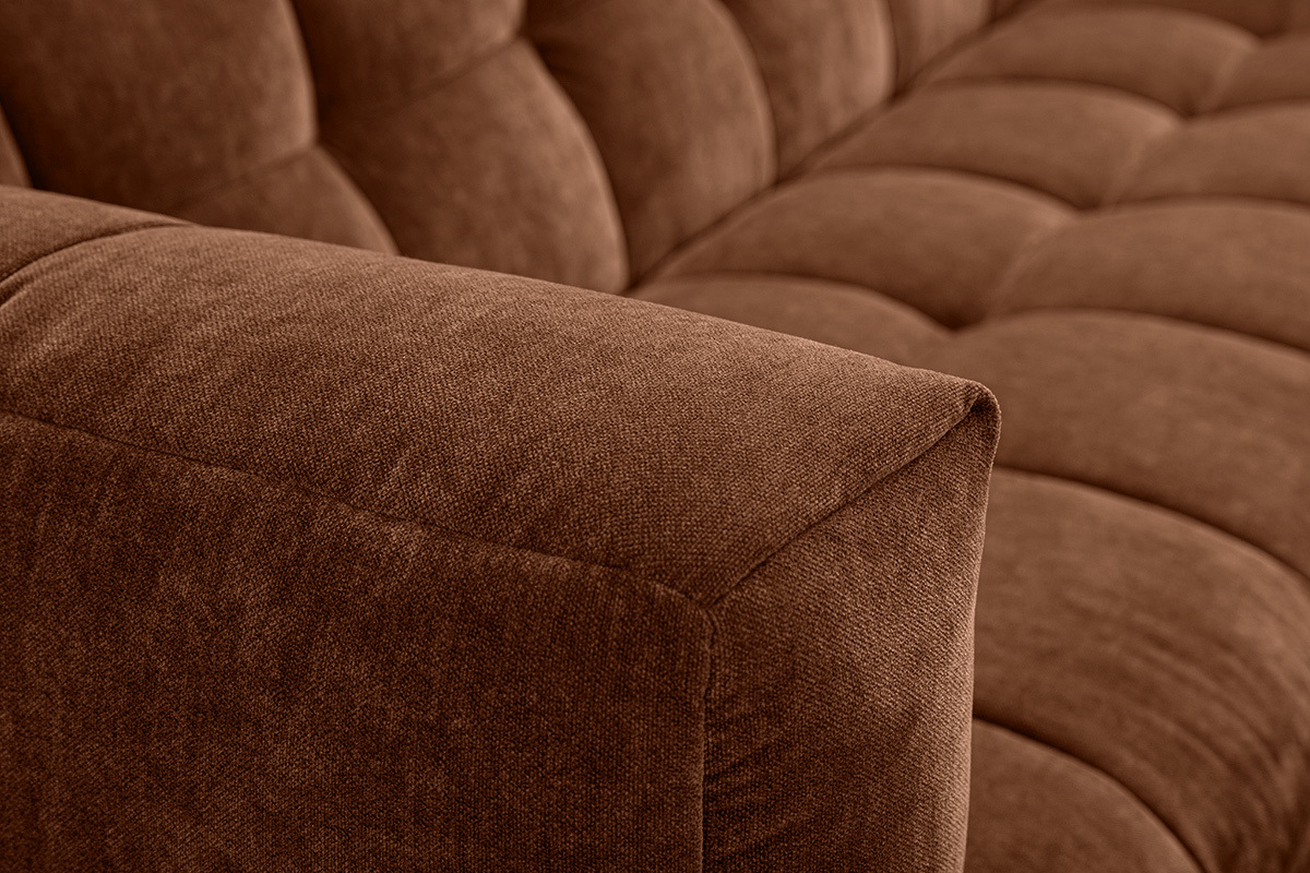 Canap design 3 places en tissu effet velours marron noisette CORTO