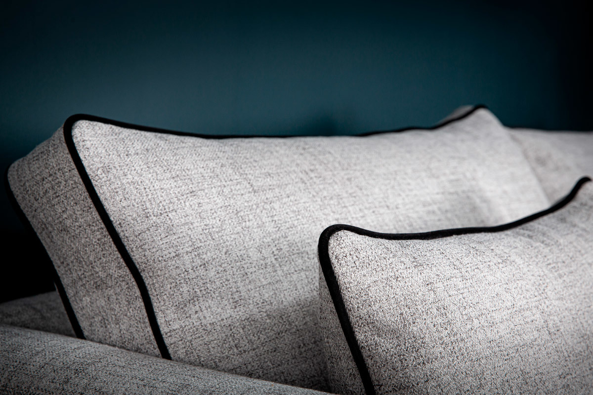 Canap design 3 places en tissu gris chin et velours noir HARRISON