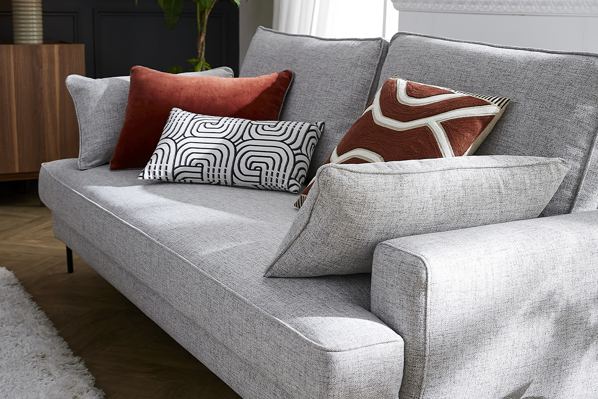 Canap design 4 places en tissu gris chin et mtal noir PUCHKINE