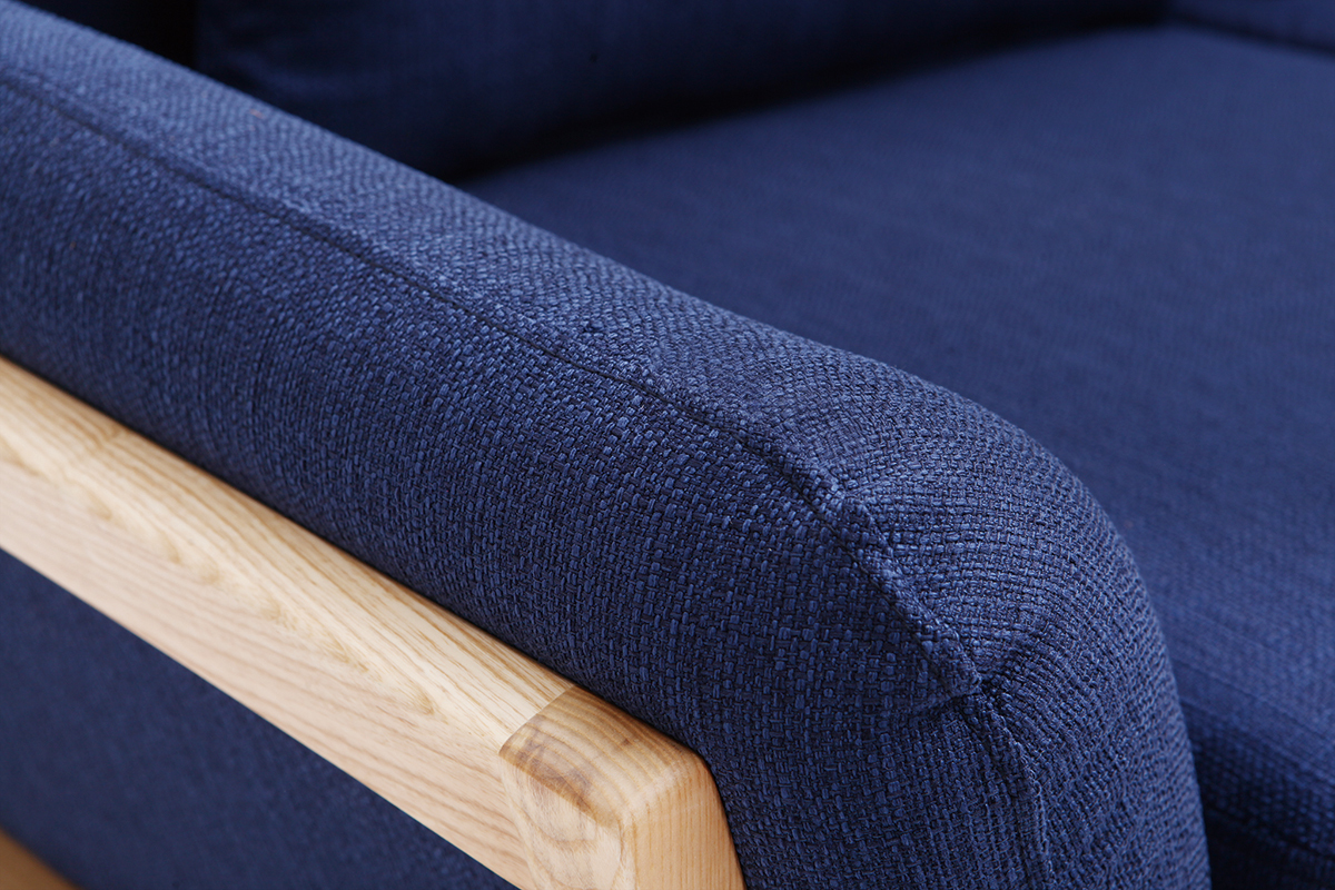 Canap� scandinave 2 places bleu fonc� pieds bois YOKO