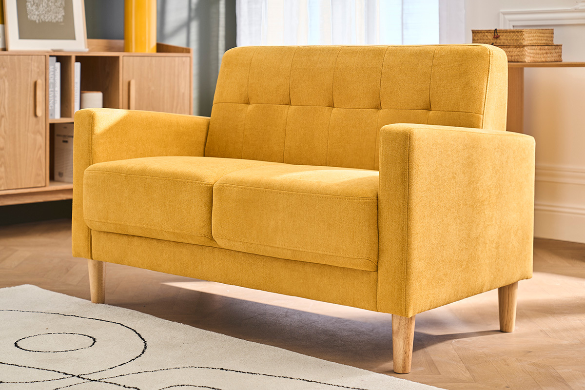 Canap� scandinave 2 places en tissu effet velours jaune moutarde et bois clair MOON