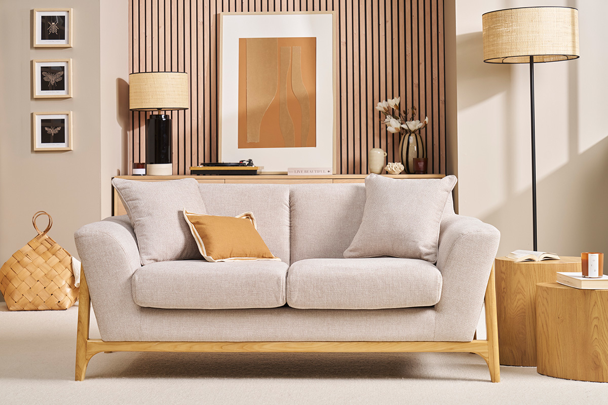 Canap scandinave 2 places en tissu effet velours textur beige et bois clair ASAKO