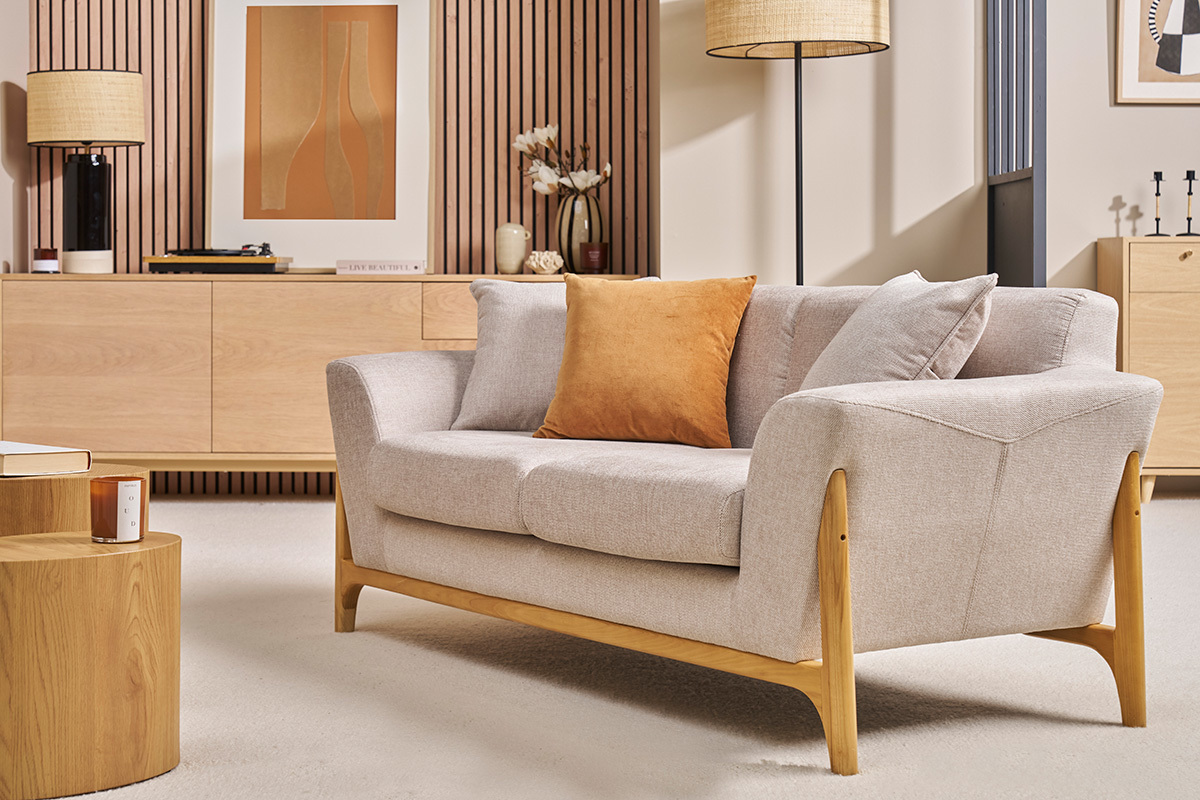Canap scandinave 2 places en tissu effet velours textur beige et bois clair ASAKO