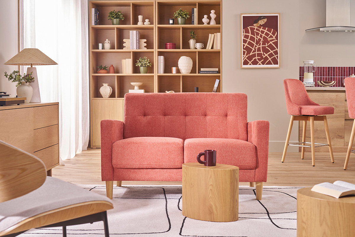 Canap� scandinave 2 places en tissu effet velours textur� terracotta et bois clair MOON