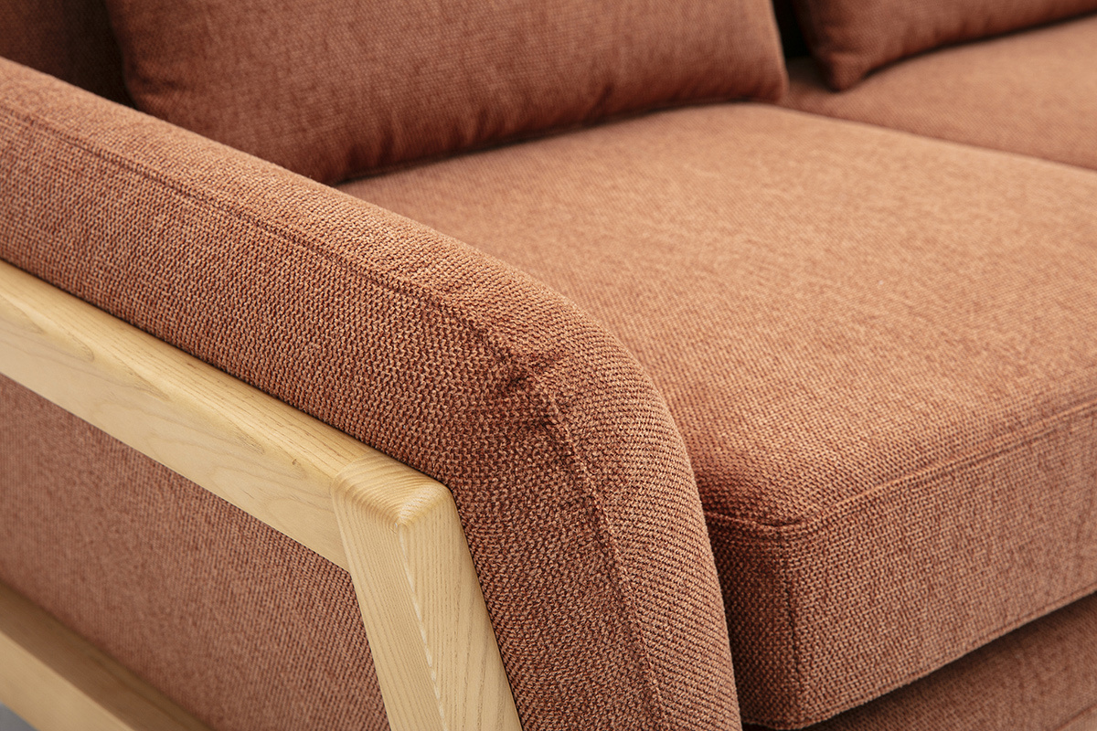 Canap� scandinave 2 places en tissu effet velours textur� terre br�l�e et bois clair YOKO