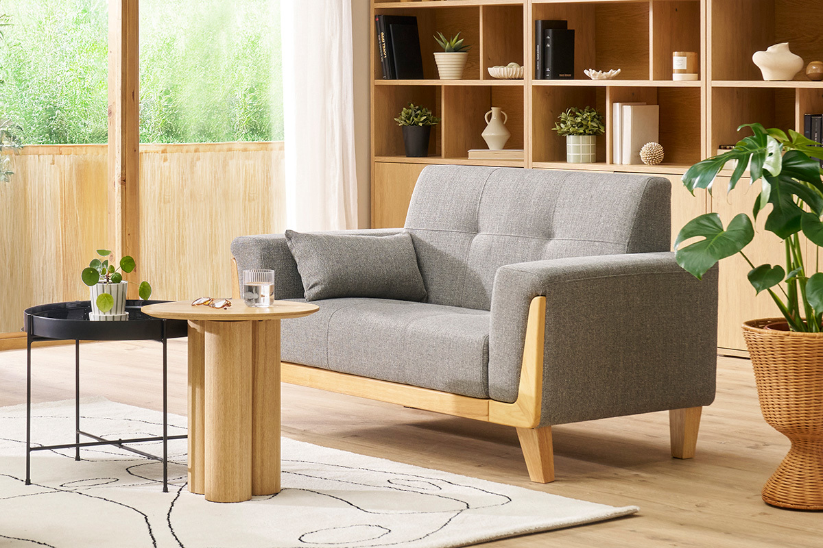 Canap scandinave 2 places en tissu gris et bois clair FJORD