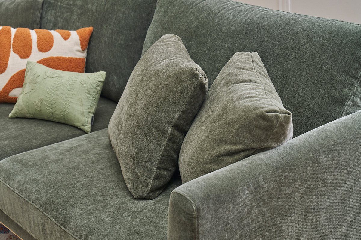 Canap scandinave dhoussable 3 places en tissu effet velours vert kaki et bois clair OSLO