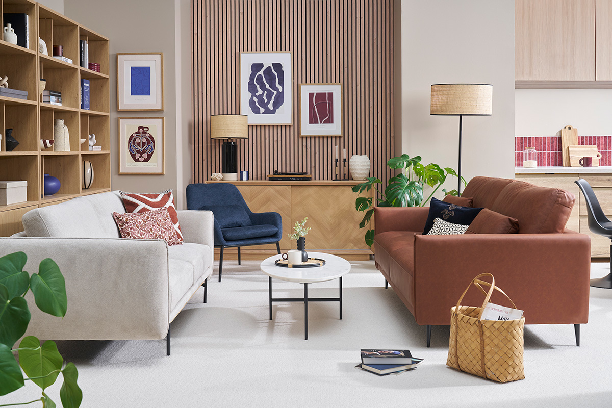 Canap� vintage 3 places cuir marron et bois fonc� DAVEN