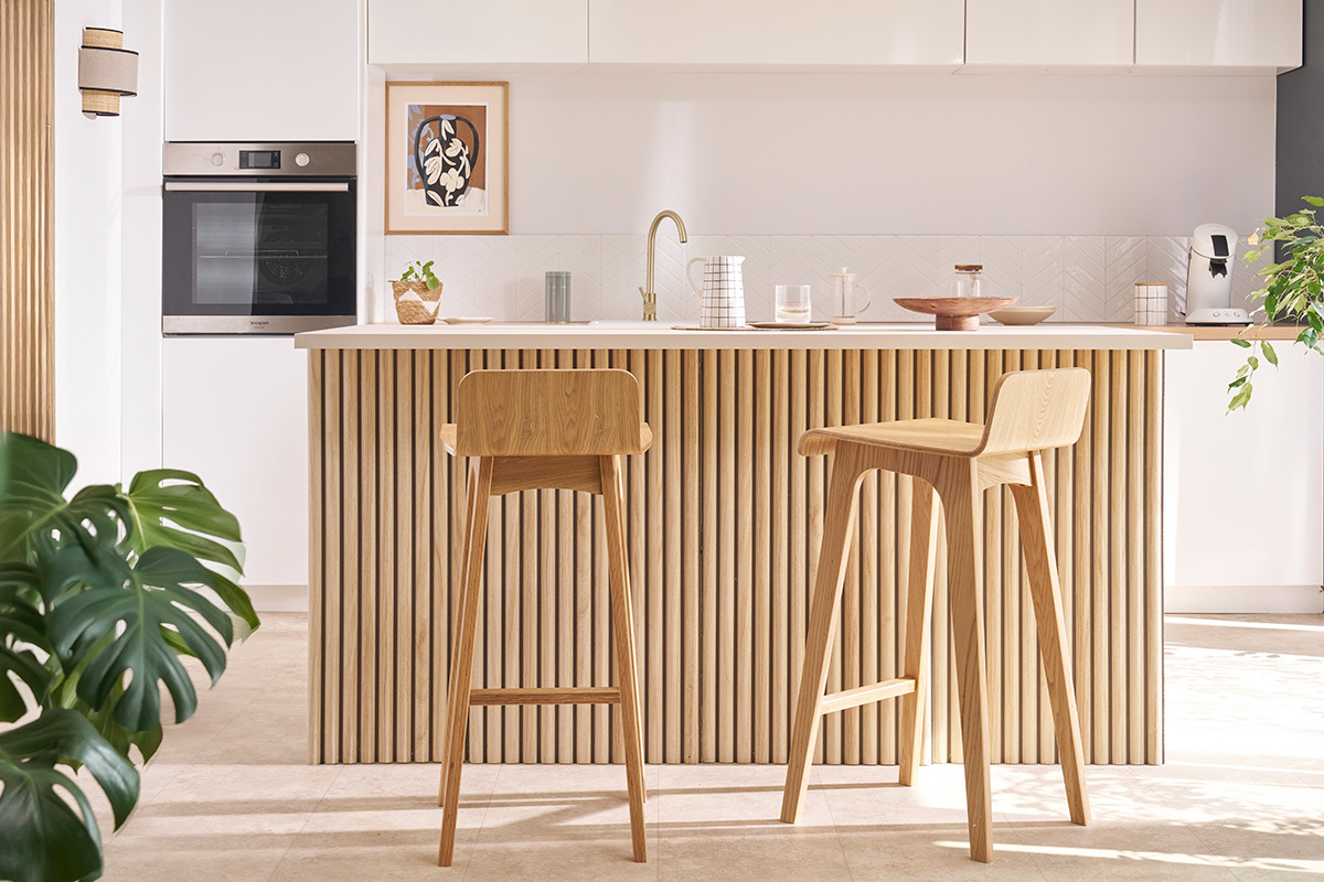 Chaise de bar scandinave en bois clair H75 cm BALTIK