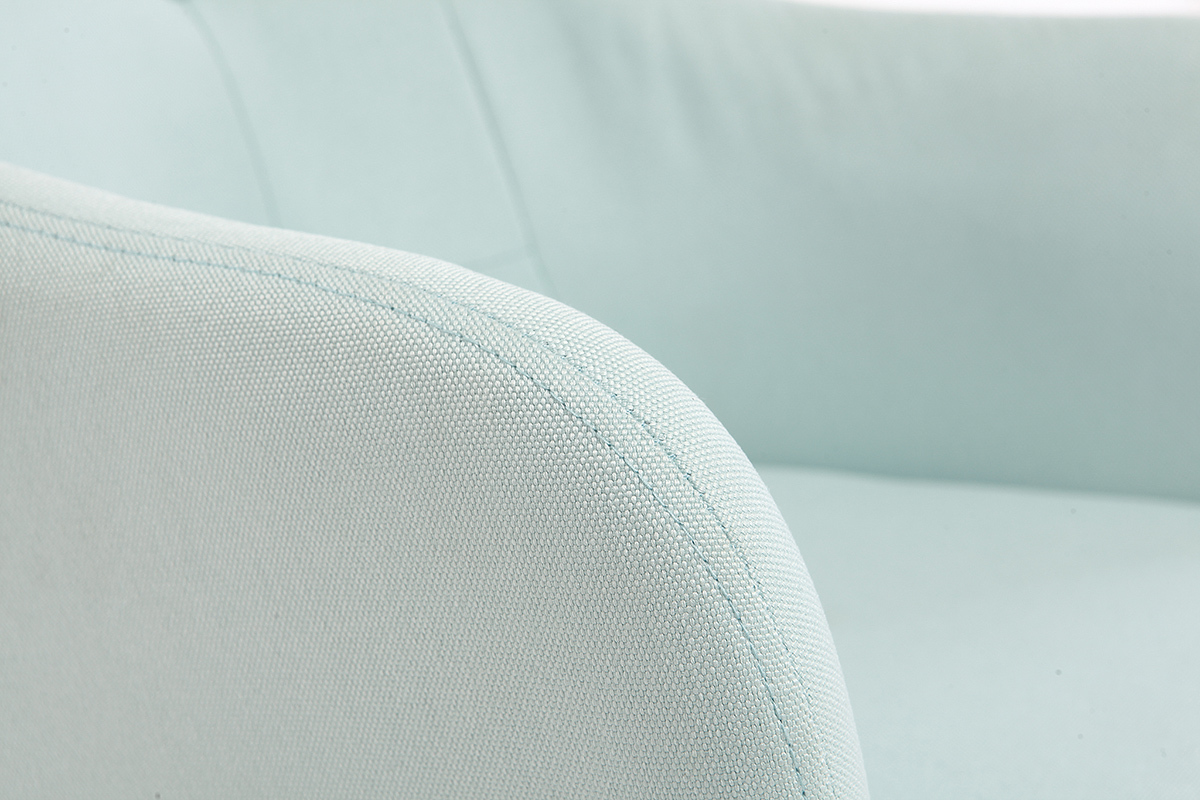 Chaise de bureau � roulettes capitonn�e en tissu menthe � l'eau et acier chrom� BALTIK