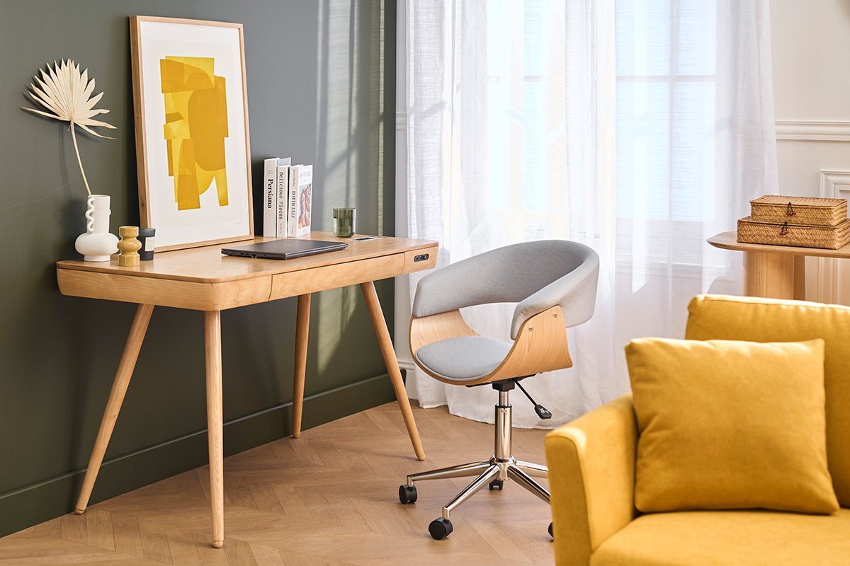 Chaise de bureau � roulettes design en tissu gris clair, bois clair et acier chrom� OKTAV