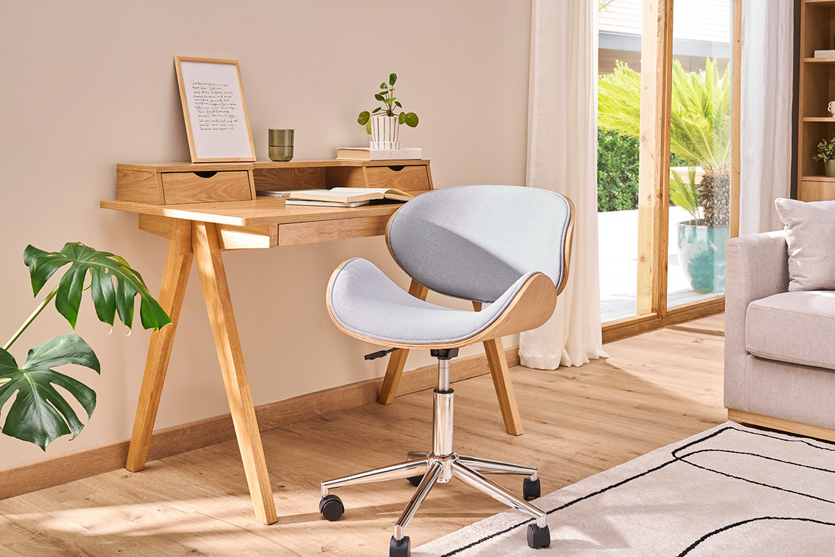 Chaise de bureau  roulettes design en tissu gris clair, bois clair et acier chrom WALNUT