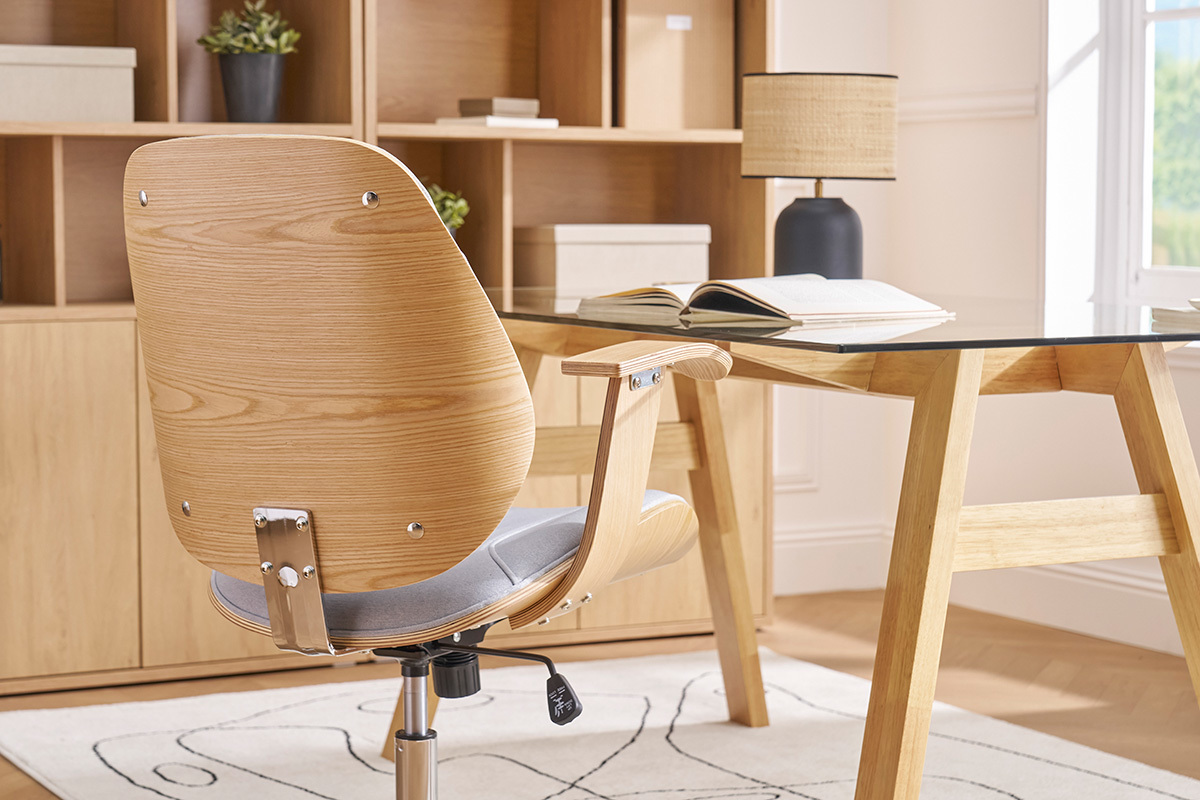 Chaise de bureau  roulettes design en tissu gris clair, bois clair et acier chrom YORKE