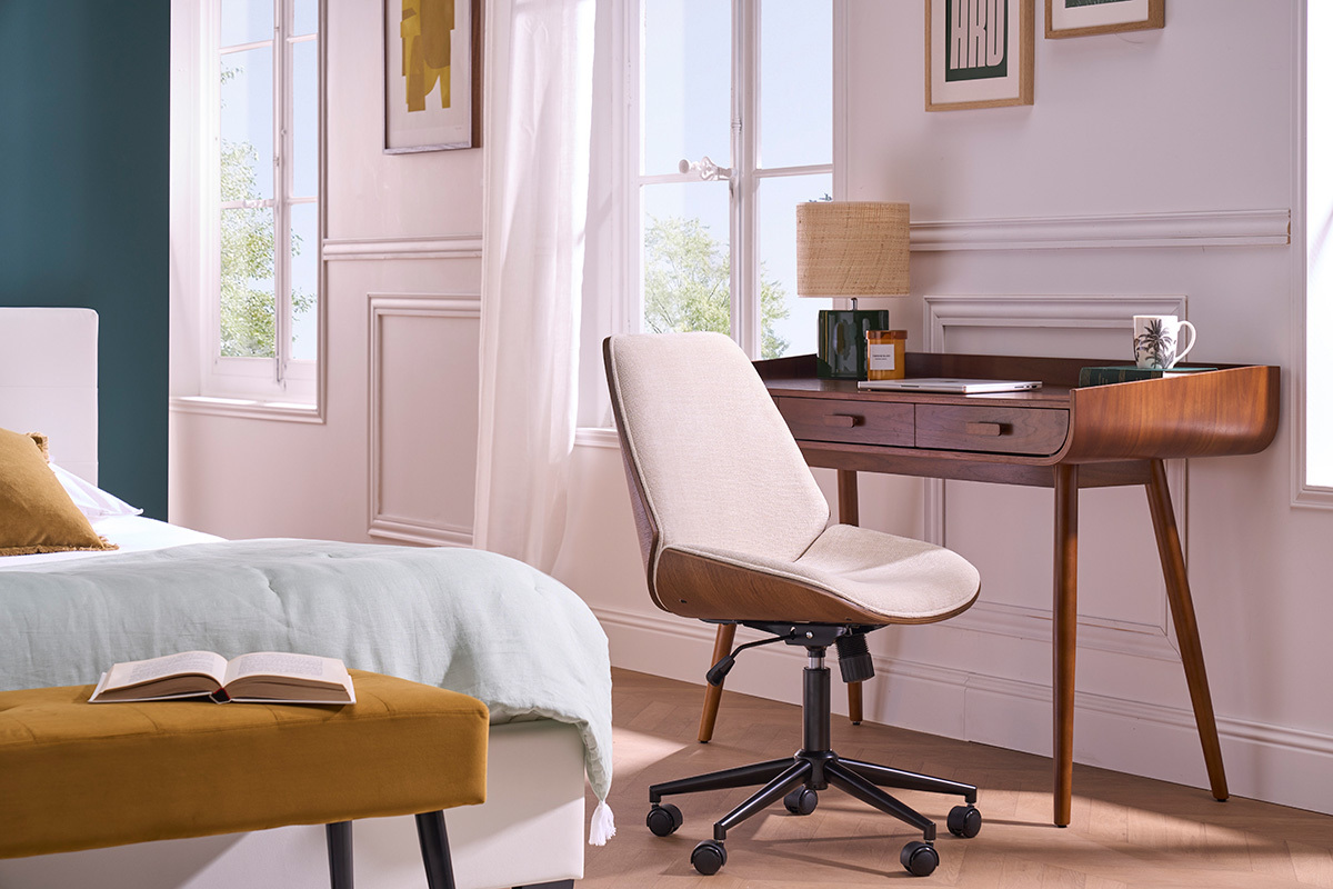 Chaise de bureau  roulettes noire et bois fonc DOUGLAS
