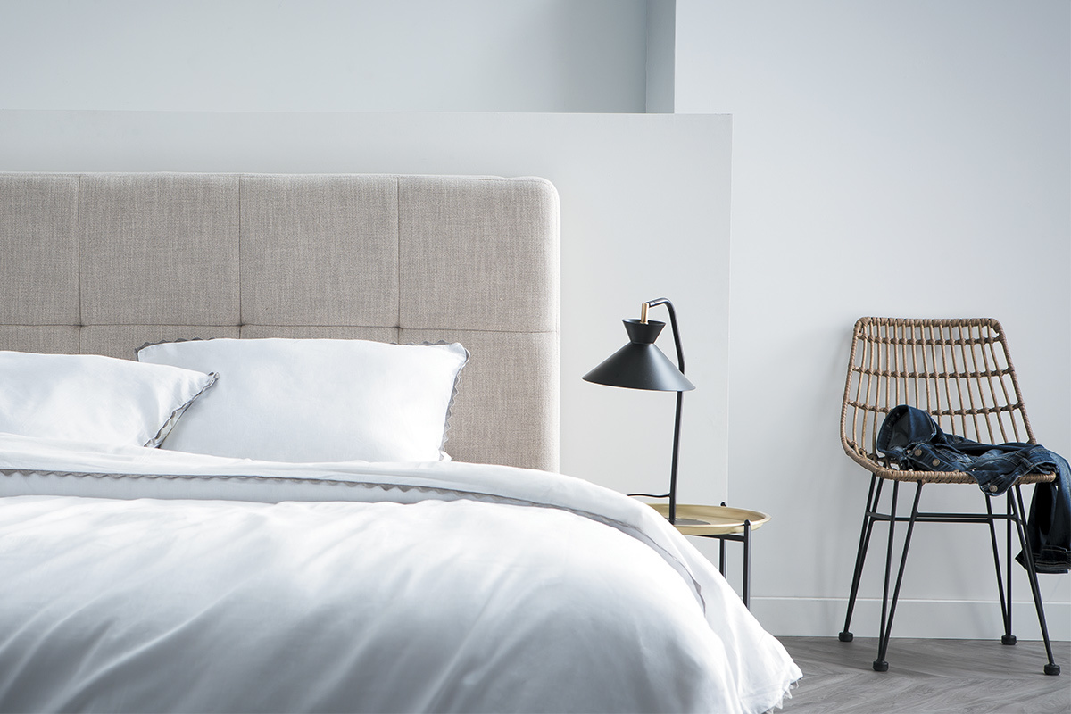 Chaise design en fils de r�sine fa�on rotin MAJA