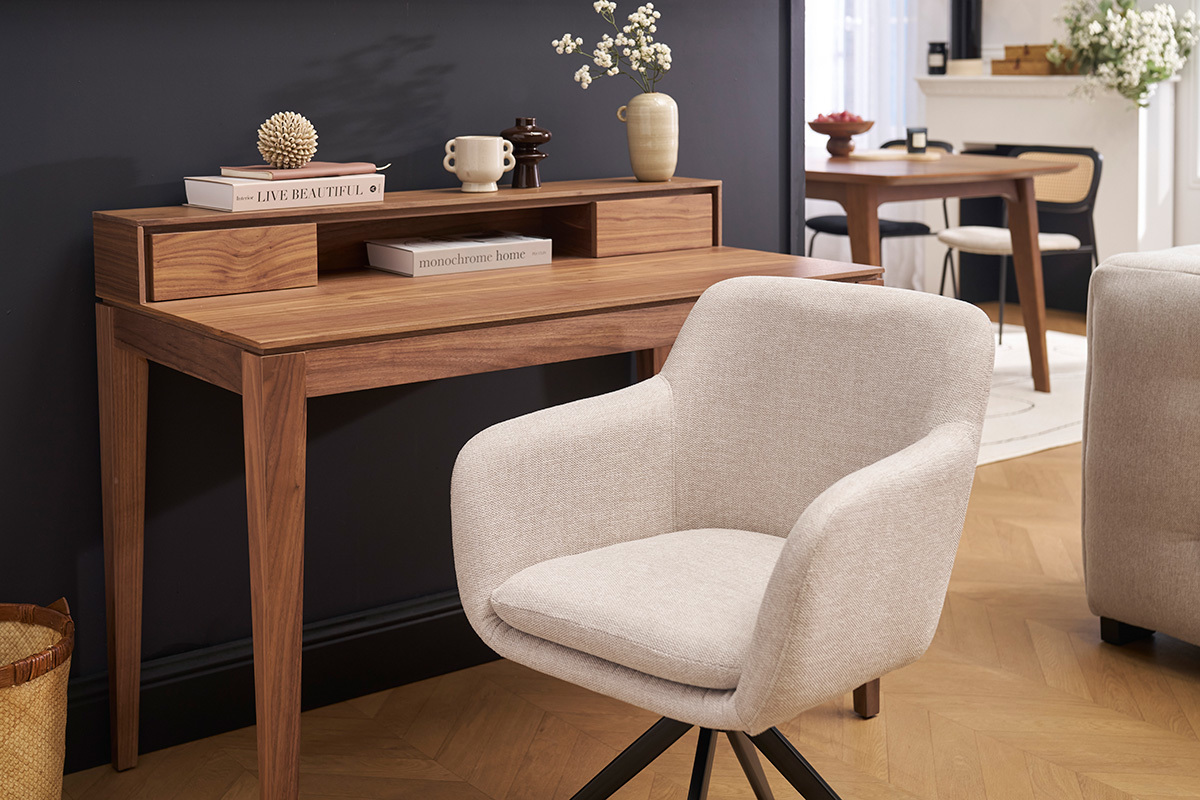 Chaise pivotante 360� en tissu effet velours textur� beige et m�tal noir AMIKA