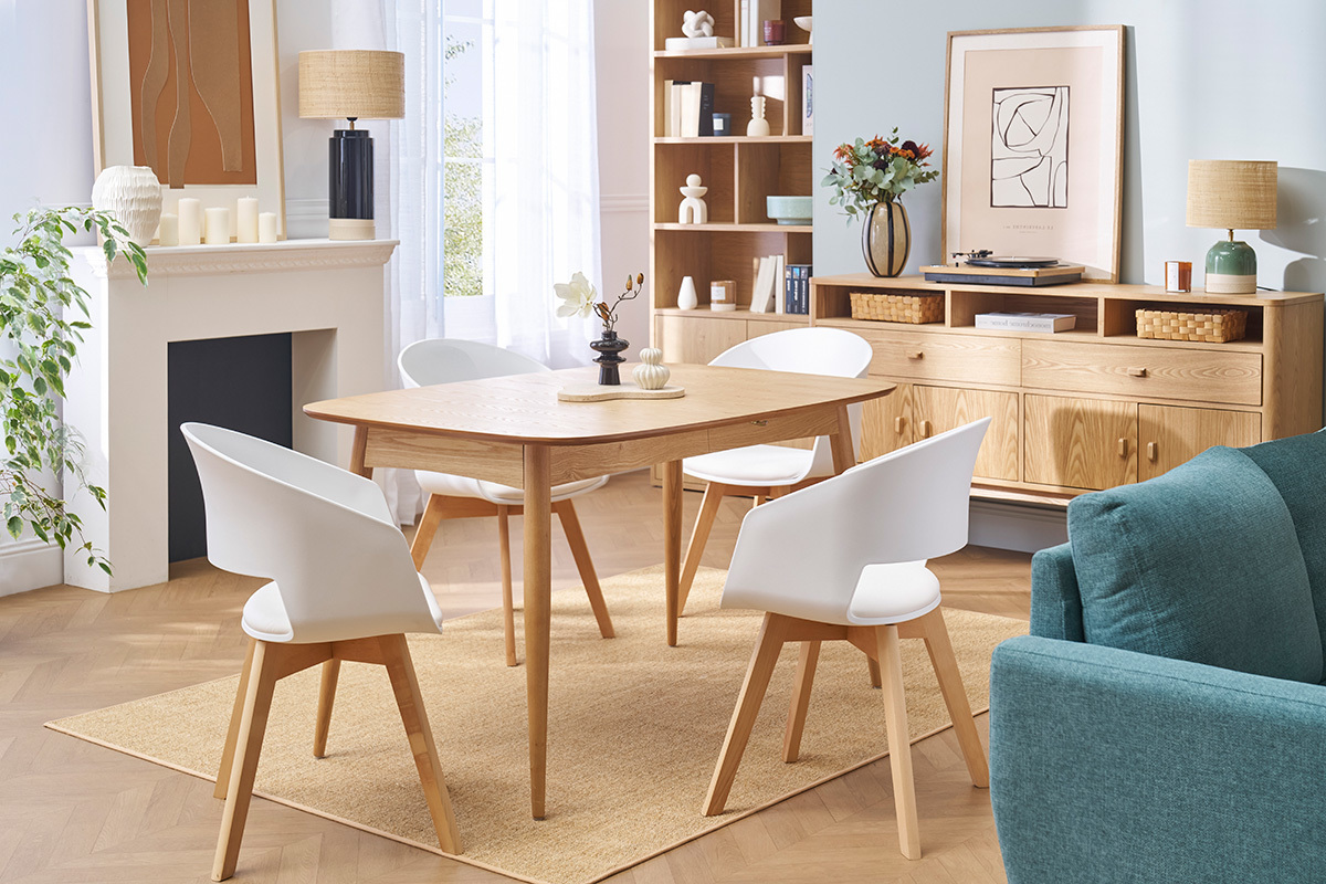 Chaise scandinave blanche et bois clair massif PRISMA