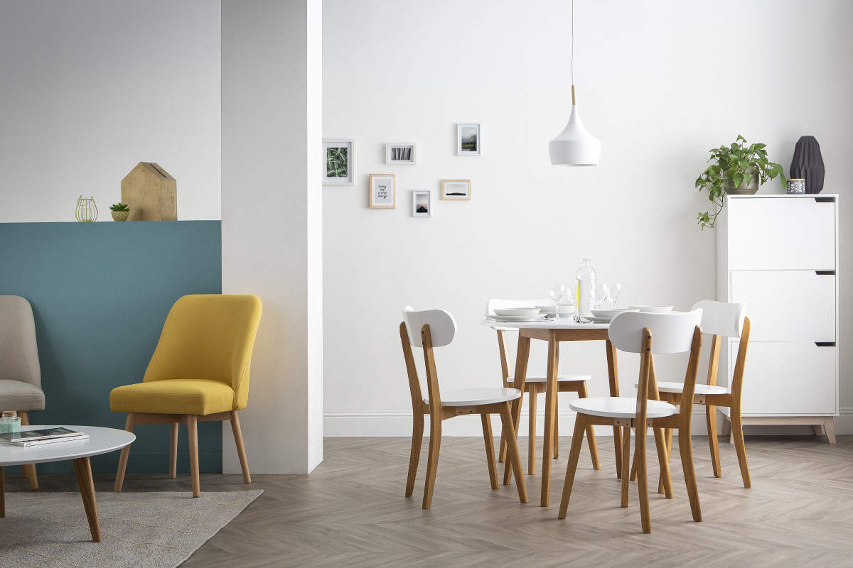 Chaise scandinave en tissu jaune et bois clair LIV