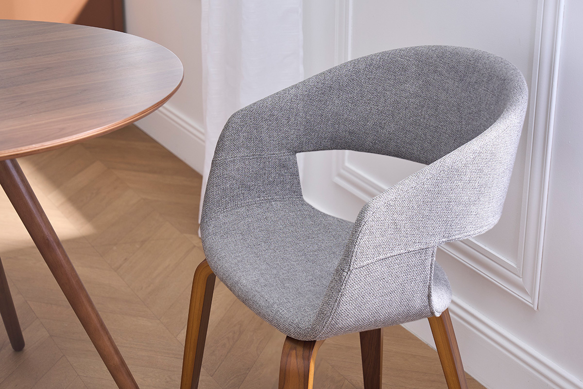 Chaises design en tissu gris et pieds en bois fonc� noyer (lot de 2) SLAM