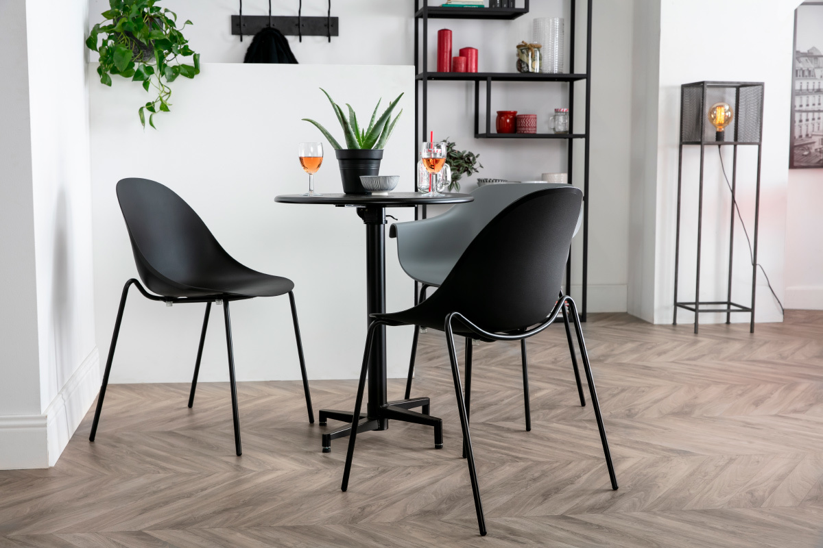Chaises empilables design noires pieds mtal (lot de 2) CONCHA