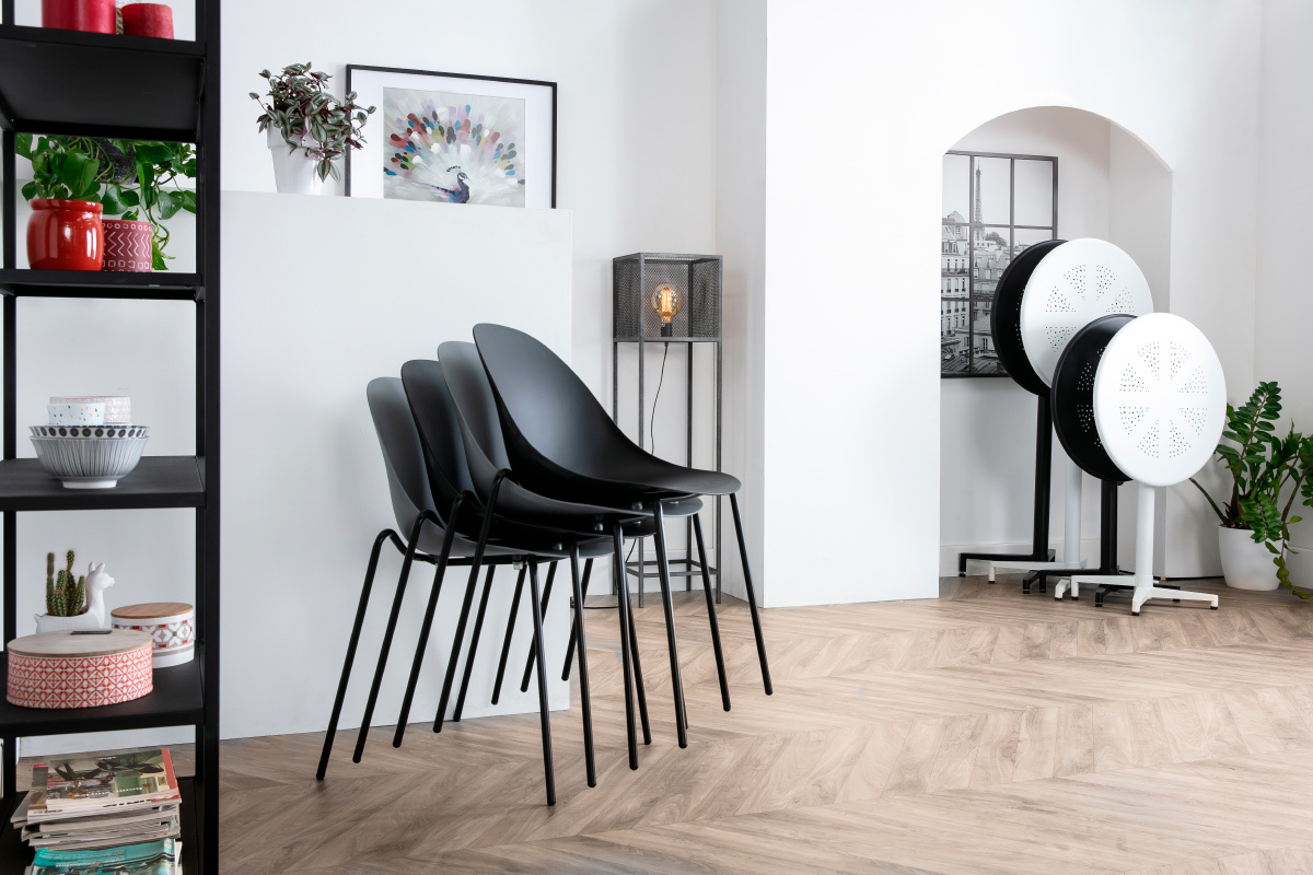 Chaises empilables design noires pieds mtal (lot de 2) CONCHA