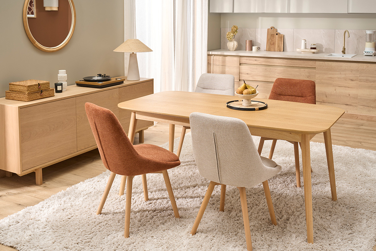 Chaises en tissu effet velours textur� beige et bois clair (lot de 2) ALESS