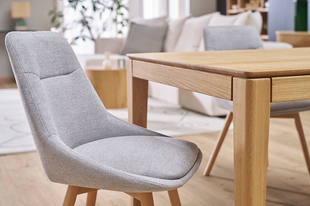 Chaises en tissu effet velours textur gris clair et bois clair (lot de 2) ALESS