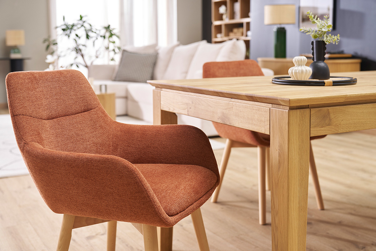 Chaises en tissu effet velours textur� terre br�l�e et bois clair (lot de 2) ALESS