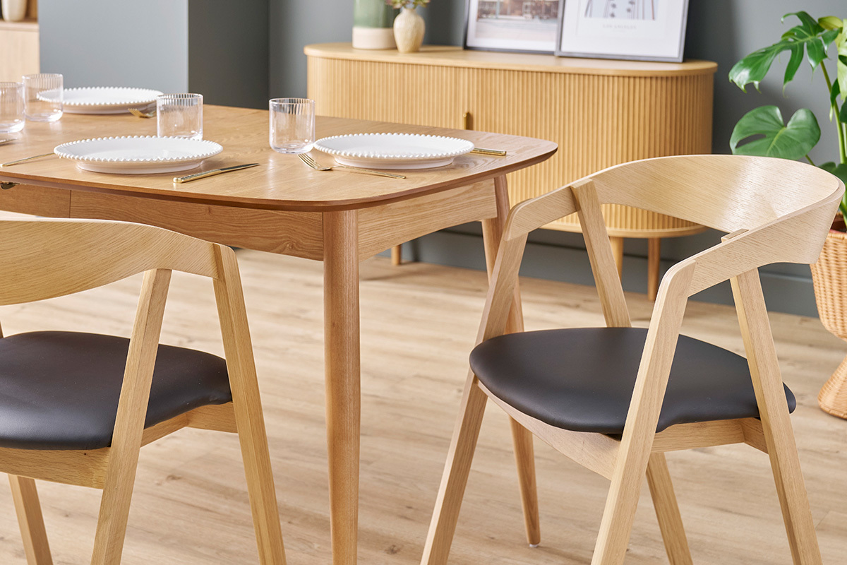 Chaises scandinaves empilables en bois clair chne et assises noires (lot de 2) LOVA