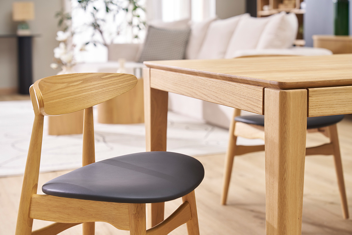 Chaises scandinaves en bois clair et noir (lot de 2) WALFORD