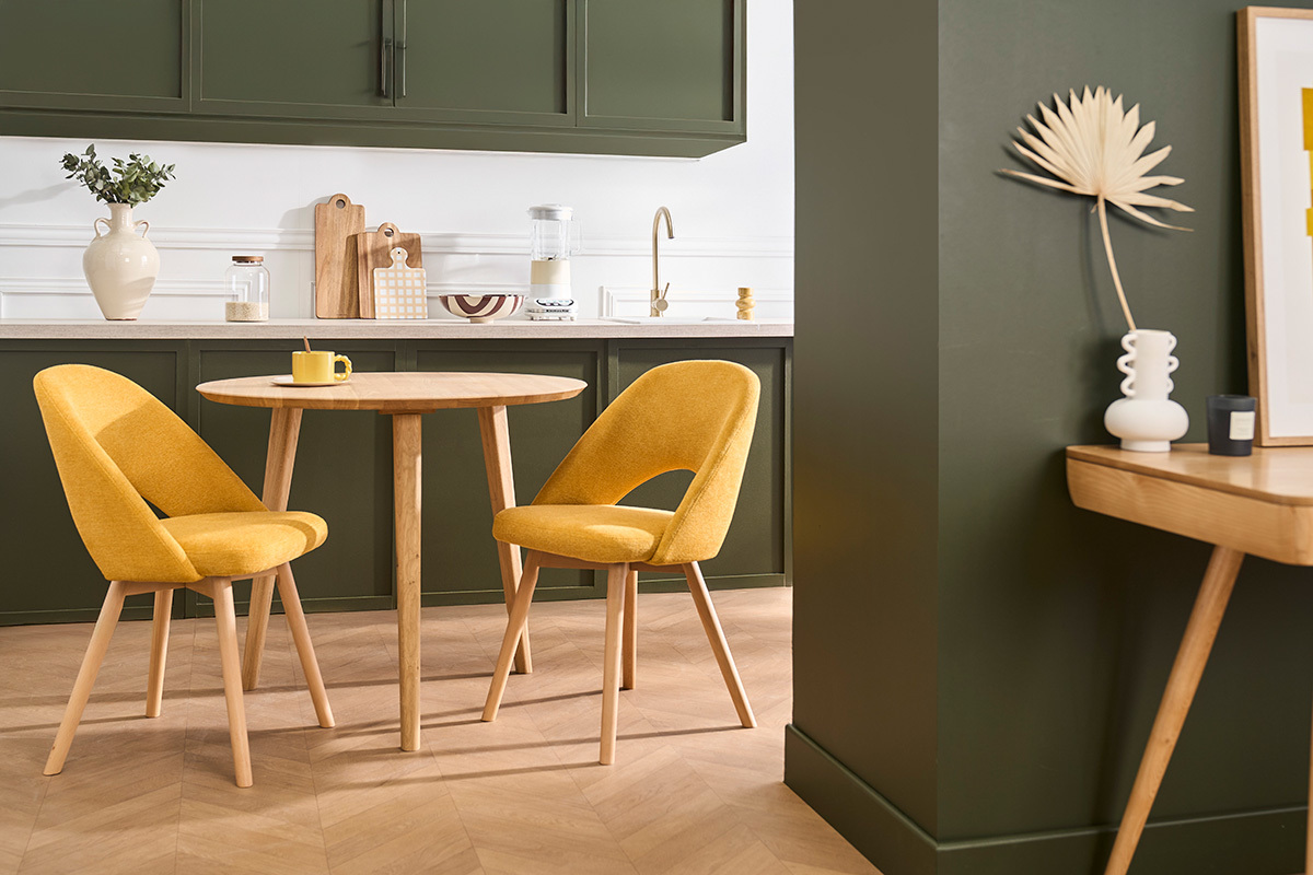 Chaises scandinaves en tissu effet velours textur� jaune moutarde et bois clair (lot de 2) COSETTE