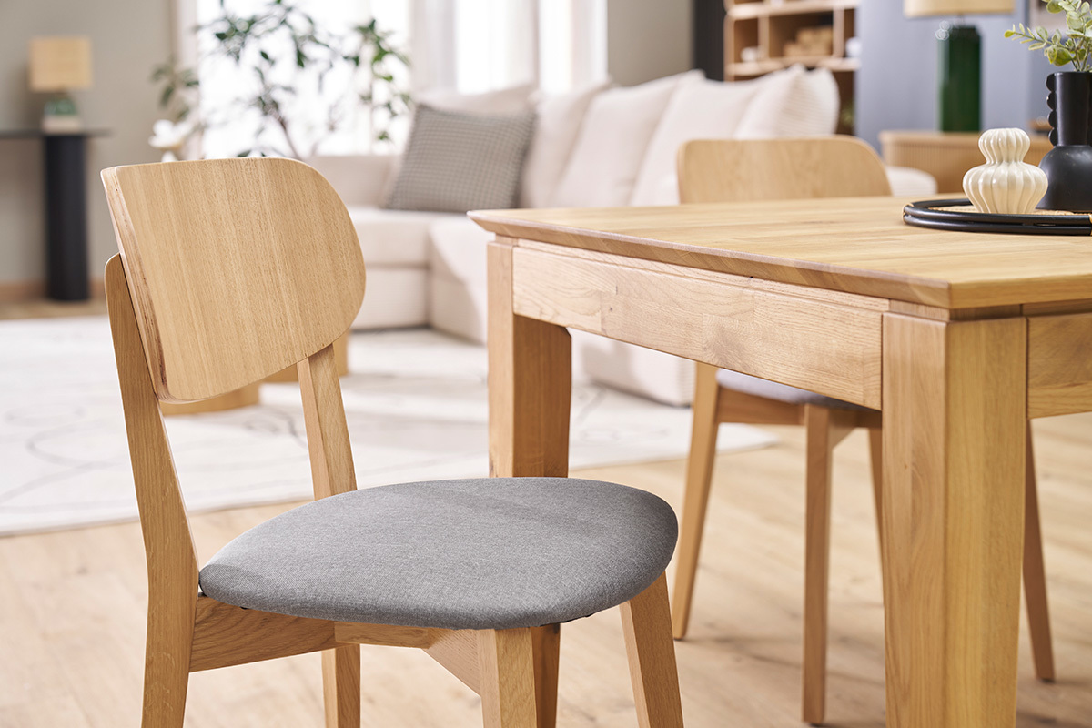 Chaises vintage en bois clair ch�ne et tissu gris clair (lot de 2) LUCIA