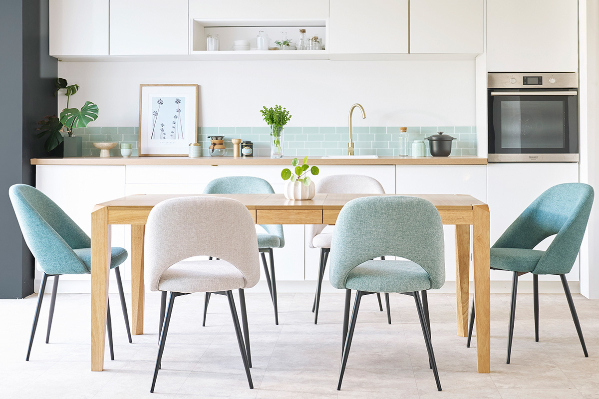 Chaises vintage en tissu velours c�tel� vert kaki et m�tal noir (lot de 2) COSETTE