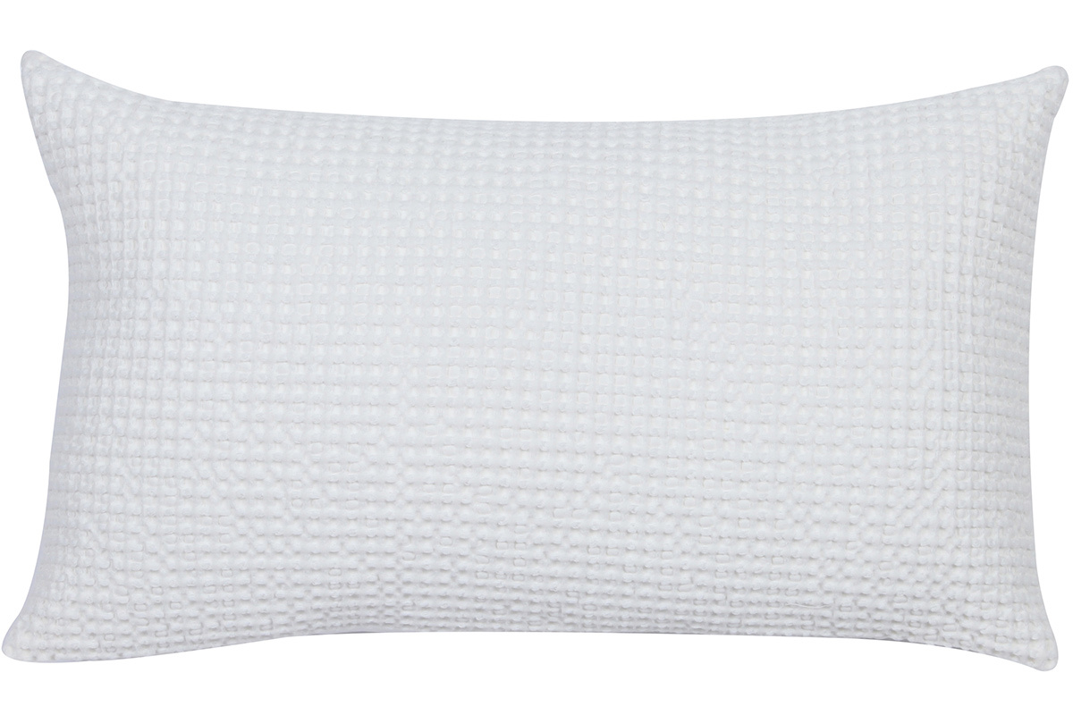 Coussin en coton lav� blanc cass� 30 x 50 cm YAM