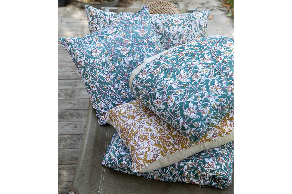 Coussin imprim� fleurs vert 40 x 65 cm AQUARELLE