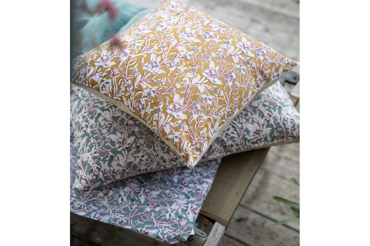 Coussin imprim� fleurs vert 45 x 45 cm AQUARELLE