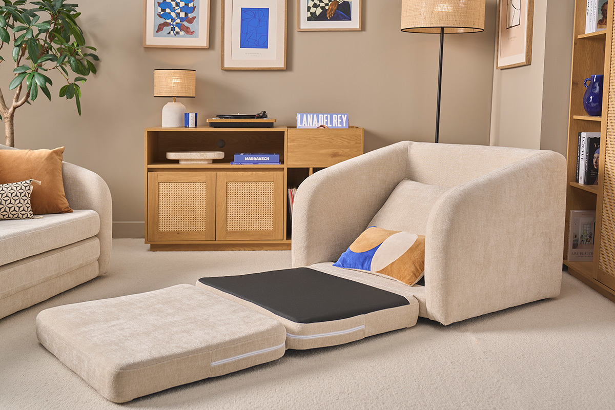 Fauteuil convertible en tissu effet velours textur� beige MAHAUT