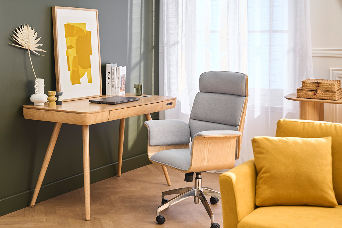 Fauteuil de bureau � roulettes design en tissu effet velours textur� beige, bois clair et acier chrom� ELON