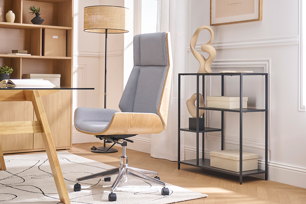 Fauteuil de bureau de direction design en tissu gris clair, bois clair et acier chrom CURVED