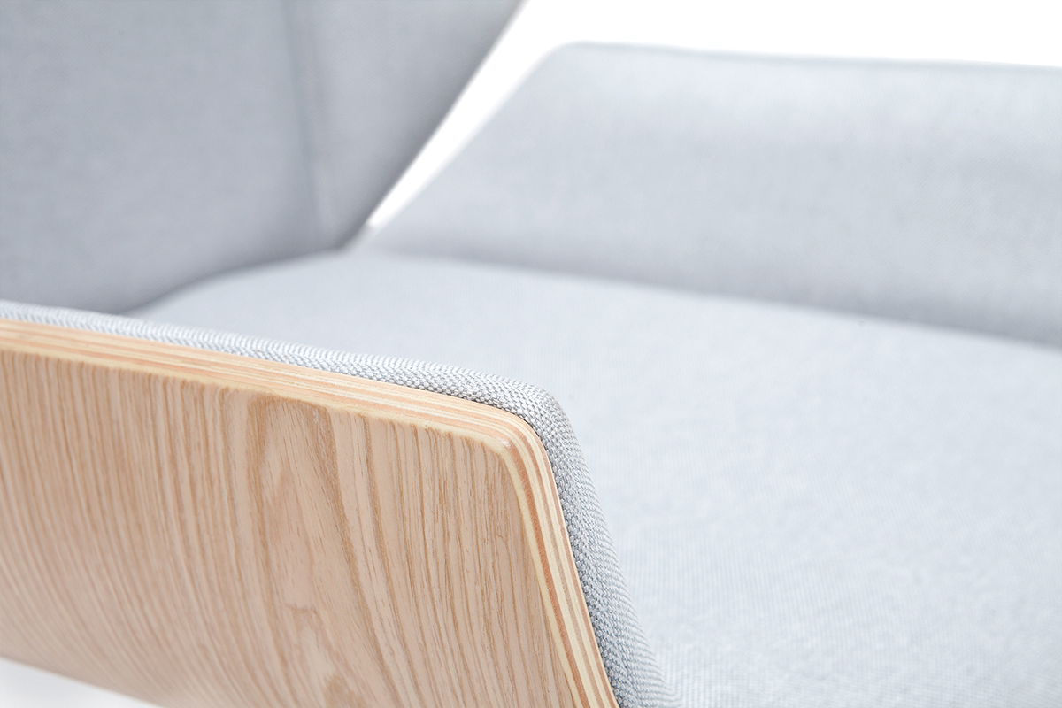 Fauteuil de bureau de direction design en tissu gris clair, bois clair et acier chrom CURVED