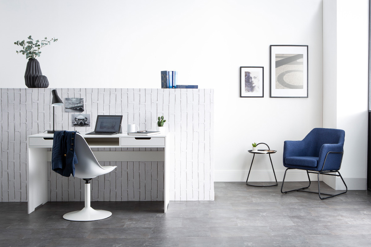 Fauteuil design en tissu bleu canard et m�tal noir MONROE